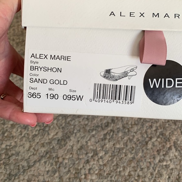 Alex Marie Gold 2 1/2” Heels with Intricate Cutout Design EUC - Picture 11 of 12